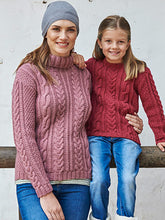 Load image into Gallery viewer, Hayfield 16 Favourite Aran Knits Book 527