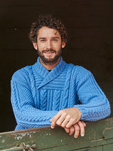 Load image into Gallery viewer, Hayfield 16 Favourite Aran Knits Book 527