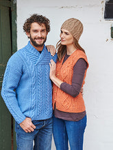 Load image into Gallery viewer, Hayfield 16 Favourite Aran Knits Book 527