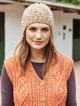 Load image into Gallery viewer, Hayfield 16 Favourite Aran Knits Book 527