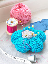 Load image into Gallery viewer, Sirdar Crochet Home - Book 484