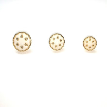 Load image into Gallery viewer, Gold/White Round Button - (20mm/18mm/15mm)
