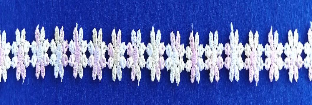 Guipure Daisy Trim:  (per Metre)