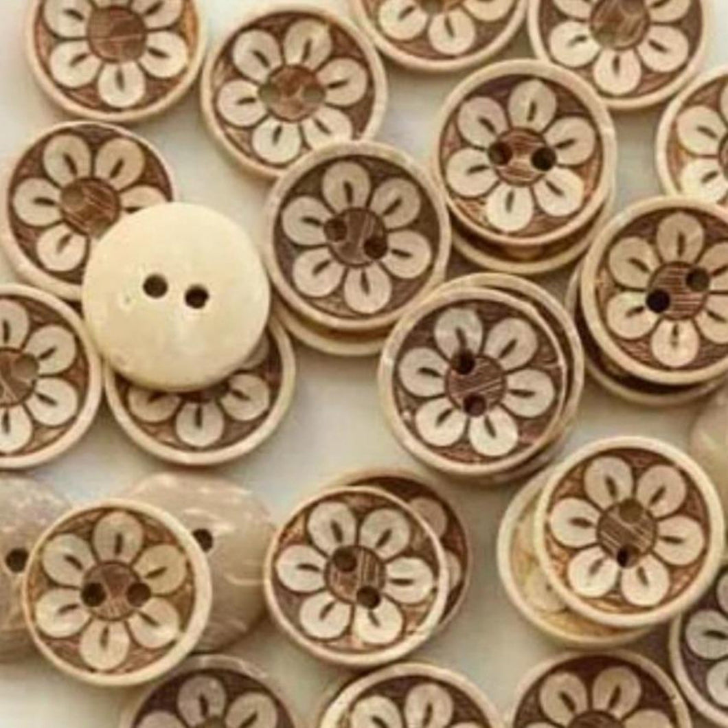 Natural colour Flower button (15mm)
