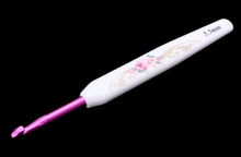 Load image into Gallery viewer, Floral Aluminium Crochet Hook
