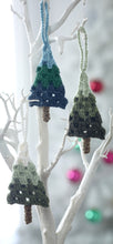 Load image into Gallery viewer, KING COLE CHRISTMAS CROCHET: BOOK 4
