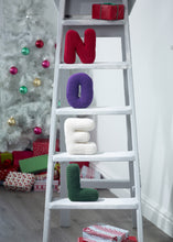 Load image into Gallery viewer, KING COLE CHRISTMAS CROCHET: BOOK 4

